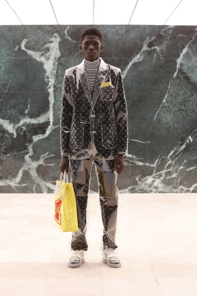 Look 17